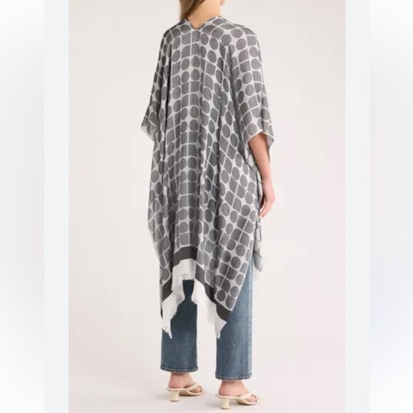 Kate Spade New York Noel Yarn Dyed Ruana Cream Black $128 Geometric Pattern NWT - Picture 11 of 12